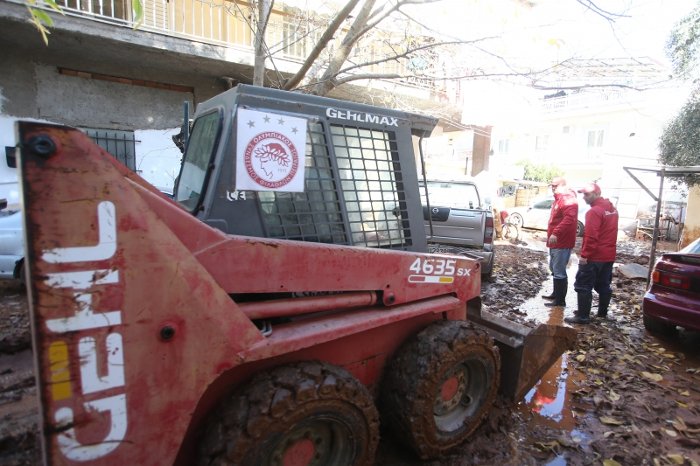Ολυμπιακός: Συνεχίζεται ο αγώνας προσφοράς στη Μάνδρα [εικόνες] | iefimerida.gr 2