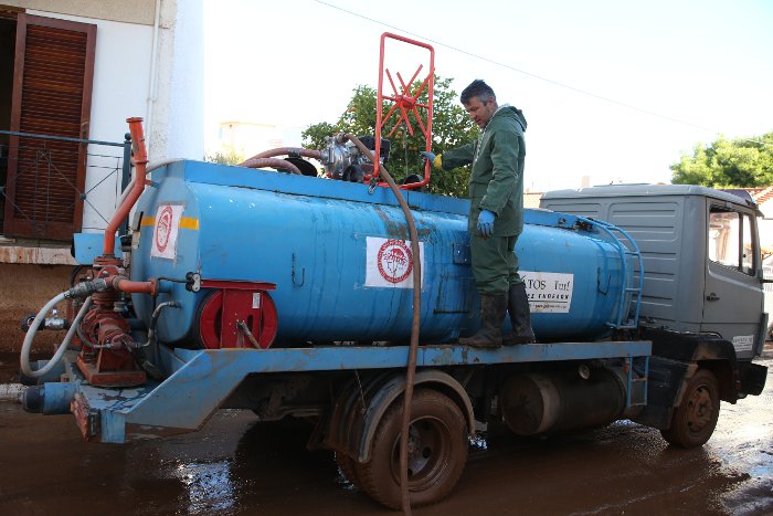 Ολυμπιακός: Συνεχίζεται ο αγώνας προσφοράς στη Μάνδρα [εικόνες] | iefimerida.gr 3