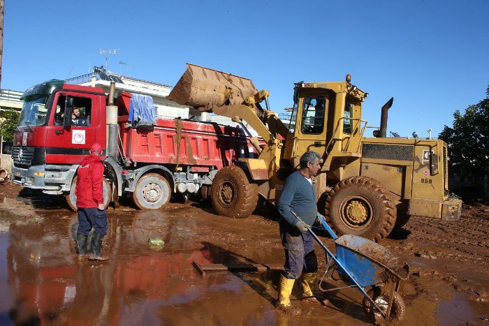 Ολυμπιακός: Συνεχίζεται ο αγώνας προσφοράς στη Μάνδρα [εικόνες] | iefimerida.gr 4