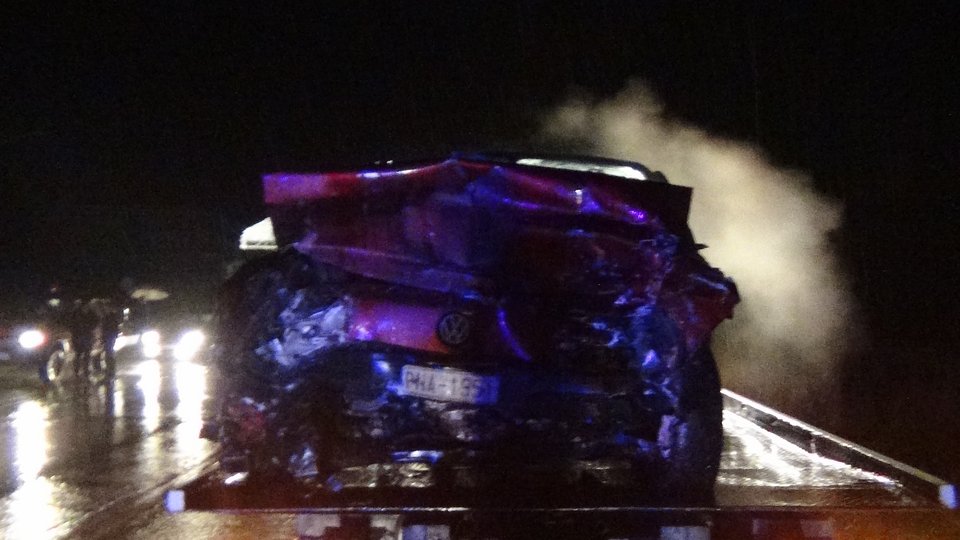 Κούρσα θανάτου για ΙΧ στο αντίθετο ρεύμα: Νεκρός ο οδηγός -3 τραυματίες [εικόνες & βίντεο] | iefimerida.gr 2