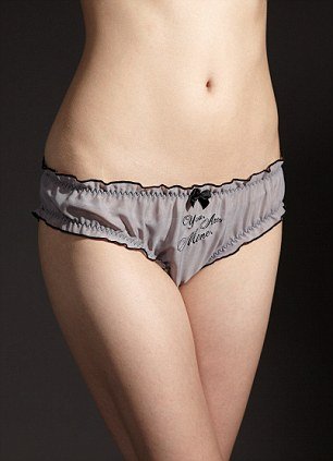 Κυκλοφορεί η επίσημη σειρά εσωρούχων των «Πενήντα αποχρώσεων του Γκρι» [εικόνες] | iefimerida.gr 3