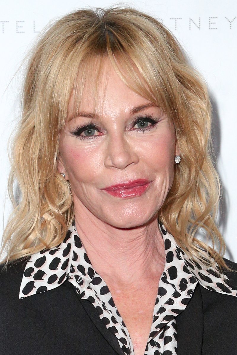 Αγνώριστη η Μέλανι Γκρίφιθ από τις πλαστικές, σε εκδήλωση [εικόνες] | iefimerida.gr 2