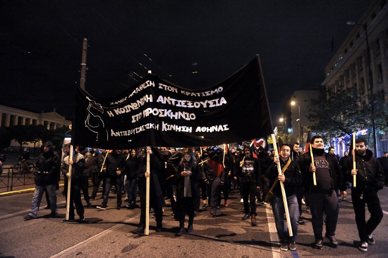 «Πόλεμος» στα Εξάρχεια: Εξελιγμένες μολότοφ και πιστόλια με εκρηκτικά -Στην επέτειο της δολοφονίας Γρηγορόπουλου [εικόνες &amp; βίντεο] | iefimerida.gr 14