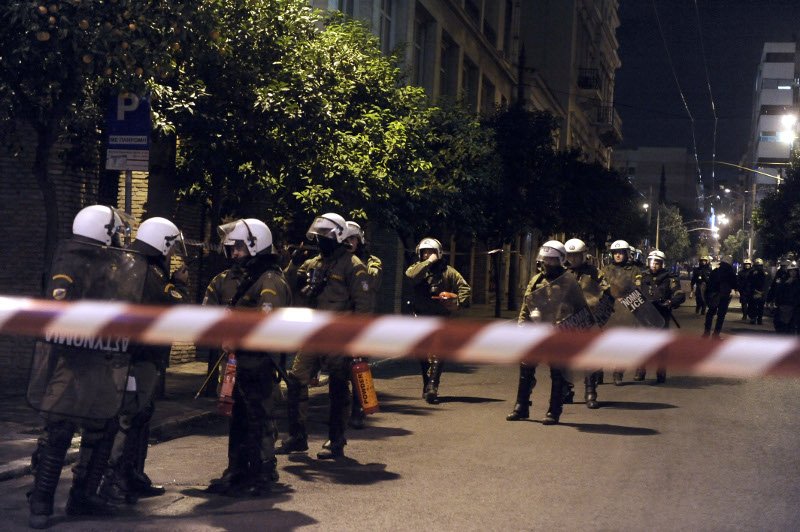 «Πόλεμος» στα Εξάρχεια: Εξελιγμένες μολότοφ και πιστόλια με εκρηκτικά -Στην επέτειο της δολοφονίας Γρηγορόπουλου [εικόνες &amp; βίντεο] | iefimerida.gr 18