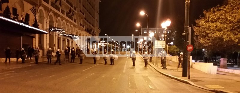 «Πόλεμος» στα Εξάρχεια: Εξελιγμένες μολότοφ και πιστόλια με εκρηκτικά -Στην επέτειο της δολοφονίας Γρηγορόπουλου [εικόνες &amp; βίντεο] | iefimerida.gr 13