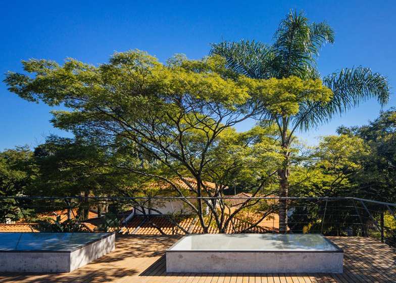 Η μαγεία του βιομηχανικού ντιζάιν: Το κτίριο από μάρμαρο και γυαλί που μοιάζει με... παγάκι [εικόνες] | iefimerida.gr 5