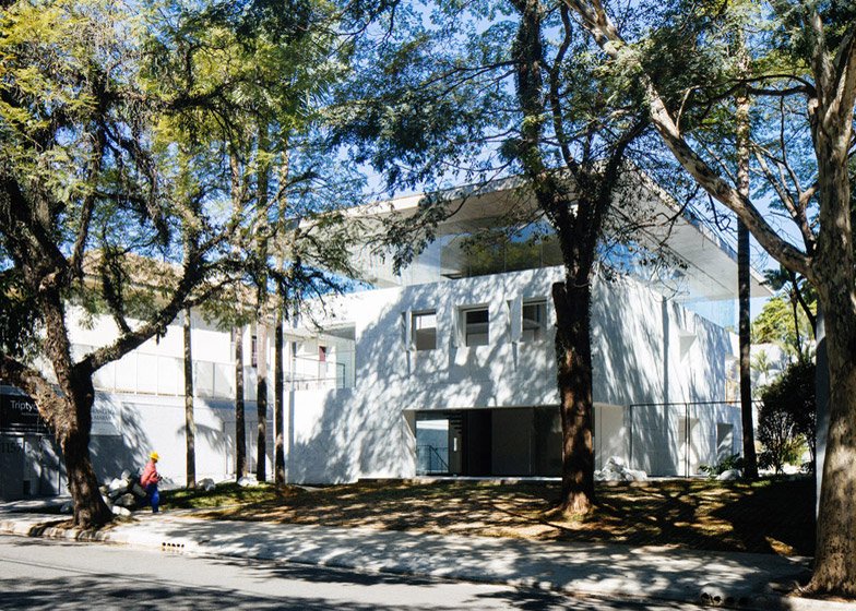 Η μαγεία του βιομηχανικού ντιζάιν: Το κτίριο από μάρμαρο και γυαλί που μοιάζει με... παγάκι [εικόνες] | iefimerida.gr 0