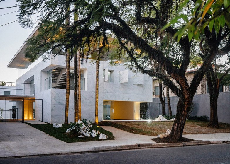 Η μαγεία του βιομηχανικού ντιζάιν: Το κτίριο από μάρμαρο και γυαλί που μοιάζει με... παγάκι [εικόνες] | iefimerida.gr 7