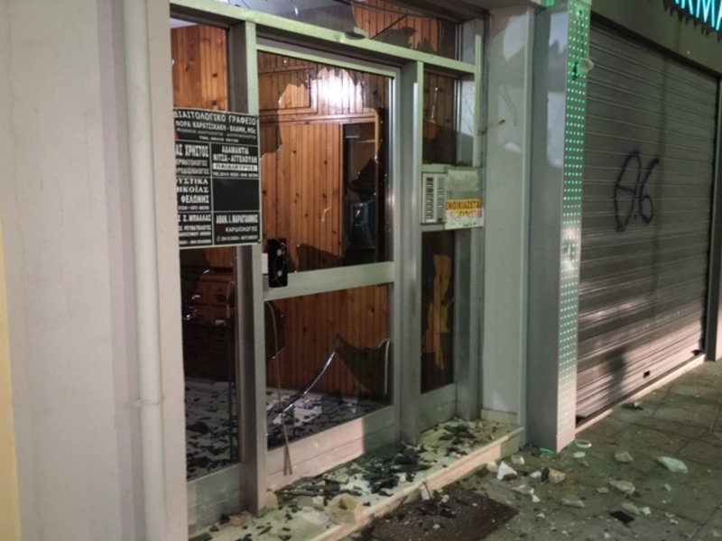Αγρίνιο: Δέκα προσαγωγές μετά τα επεισόδια για την δολοφονία Γρηγορόπουλου | iefimerida.gr 5