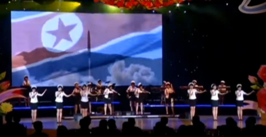 Η σύζυγος του Κιμ Γιονγκ Ουν εμφανίστηκε ξανά, μετά από πολλούς μήνες [βίντεο] | iefimerida.gr 8