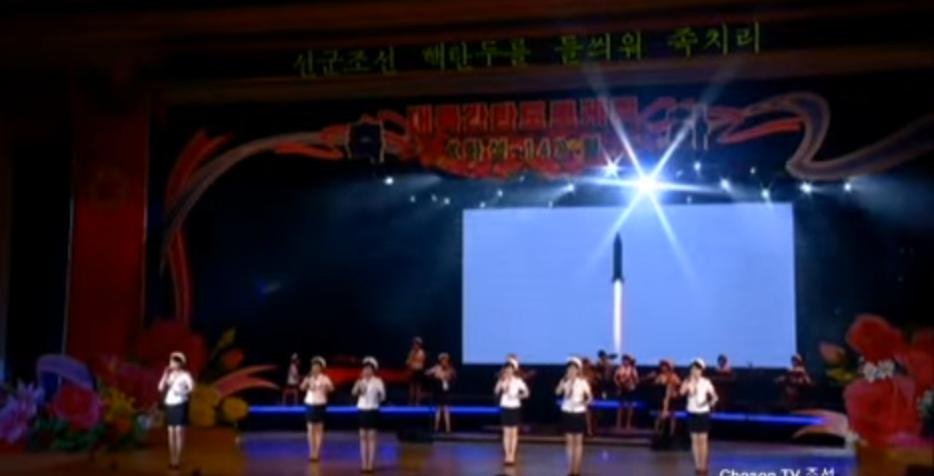 Η σύζυγος του Κιμ Γιονγκ Ουν εμφανίστηκε ξανά, μετά από πολλούς μήνες [βίντεο] | iefimerida.gr 10