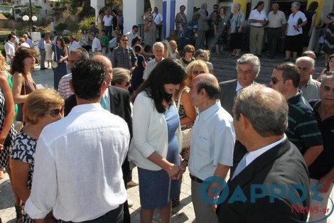 Ο καφές της Γεωργίας Σαμαρά κάτω από τα πλατάνια στην Πύλο [εικόνες] | iefimerida.gr 1