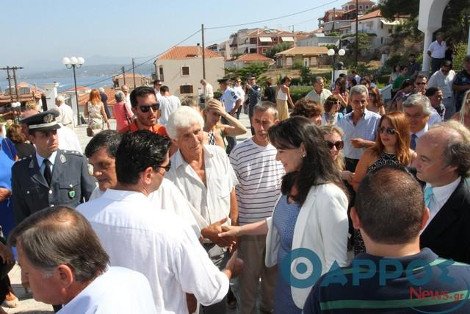 Ο καφές της Γεωργίας Σαμαρά κάτω από τα πλατάνια στην Πύλο [εικόνες] | iefimerida.gr 3