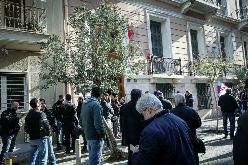 Διαδήλωση μελών του ΠΑΜΕ μέσα στα γραφεία της ΓΣΕΕ [εικόνες] | iefimerida.gr 3