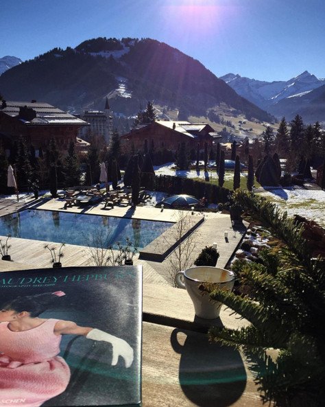 Απόβαση Ελλήνων στο Gstaad -Πούλησαν ρούχα και κοσμήματα, το έκαψαν στο live του Ρέμου [εικόνες] | iefimerida.gr 16