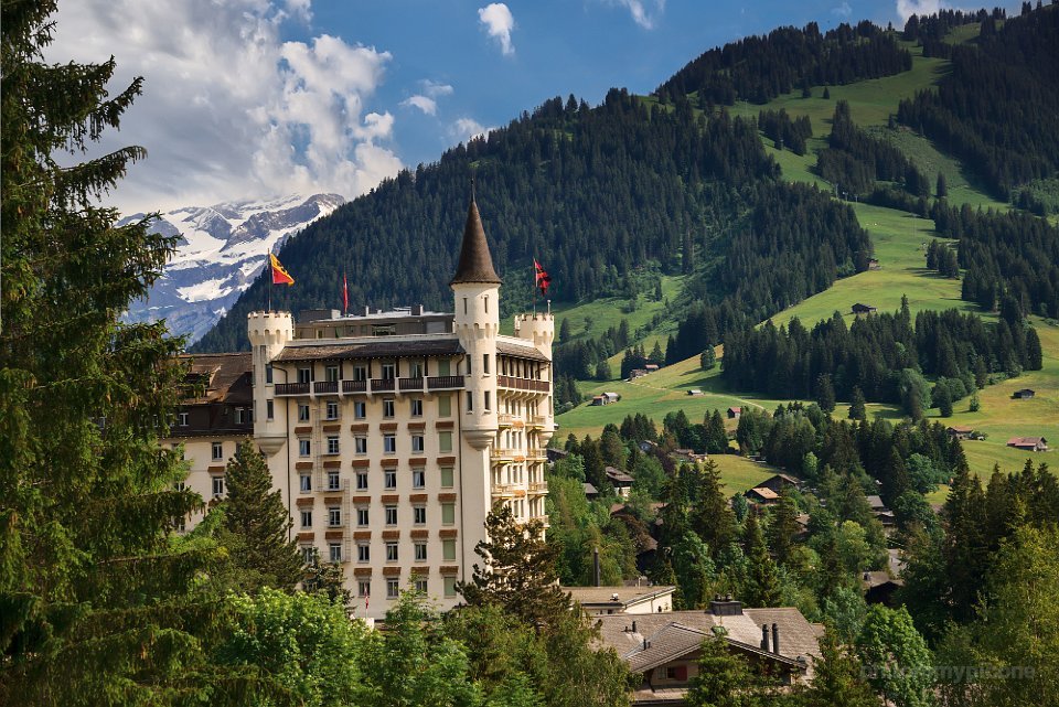 Οι πλούσιοι στα χιόνια -Τι κάνει η υψηλή κοινωνία στο Gstaad της Ελβετίας [εικόνες] | iefimerida.gr 1