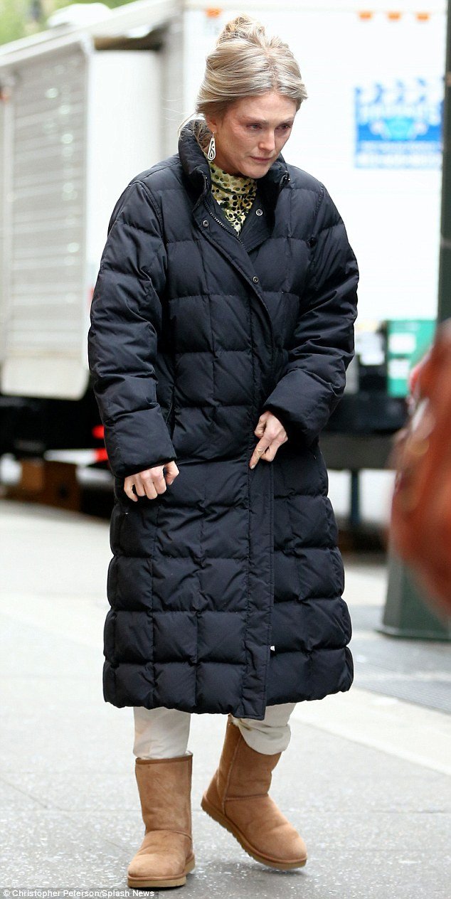 Δραματική μεταμόρφωση για την Τζούλιαν Μουρ -Εβαψε τα μαλλιά της και μοιάζει με γιαγιά [εικόνα]  | iefimerida.gr 0