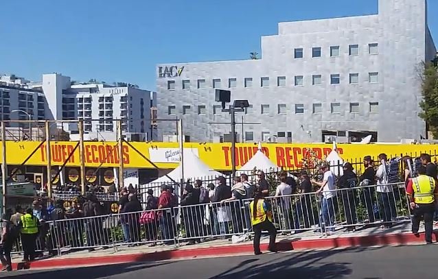 Οι Guns N' Roses αιφνιδιάζουν -Συναυλία έκπληξη απόψε, στο Λος Αντζελες [εικόνες] | iefimerida.gr 1