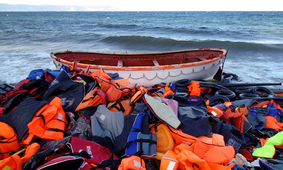 Ο Guardian υμνεί τους κατοίκους της Λέσβου -Τι γράφει για την 83χρονη γιαγιά που τάισε το μωρό [εικόνες] | iefimerida.gr 1
