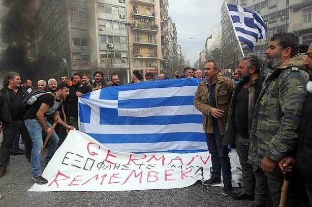 Guardian: Εμπόλεμη ζώνη η περιοχή έξω από το ελληνικό υπουργείο Αγροτικής Ανάπτυξης [εικόνες] | iefimerida.gr 3