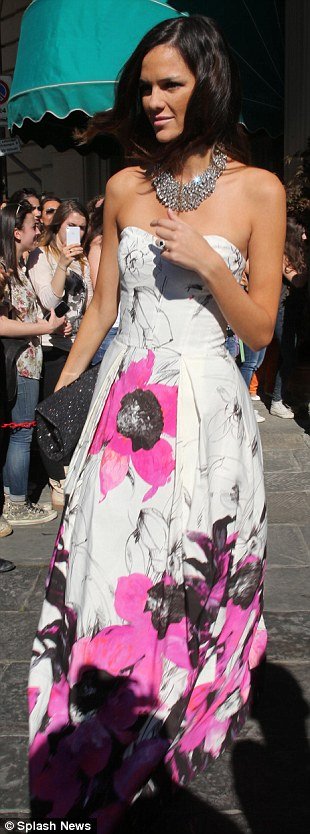 Τρίτο στεφάνι για την Κιμ Καρντάσιαν -Τα πρώτα καρέ από τον φαντασμαγορικό γάμο της στην Φλωρεντία [εικόνες] | iefimerida.gr 6