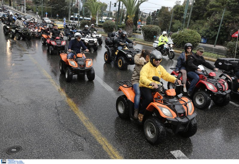 Στους δρόμους της Αθήνας οι «γουρούνες» -Διαμαρτυρία για τον νέο ΚΟΚ με μοτοπορεία υπό βροχή [εικόνες] | iefimerida.gr 5