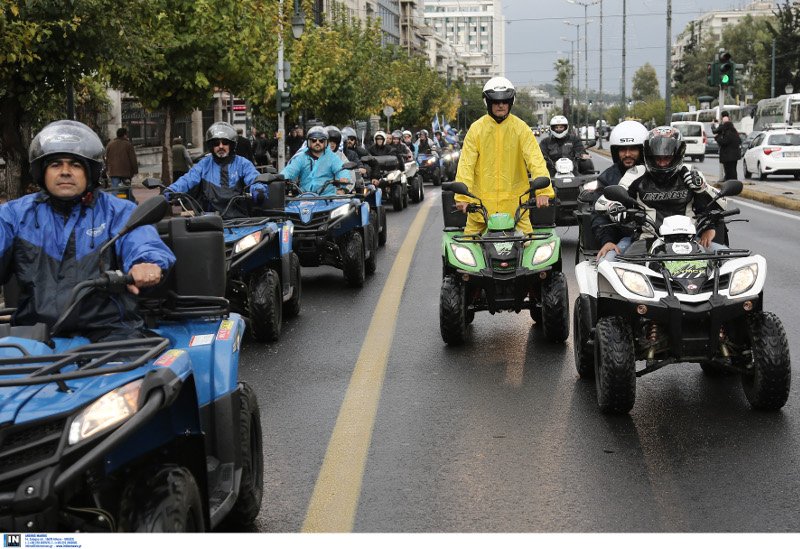 Στους δρόμους της Αθήνας οι «γουρούνες» -Διαμαρτυρία για τον νέο ΚΟΚ με μοτοπορεία υπό βροχή [εικόνες] | iefimerida.gr 6