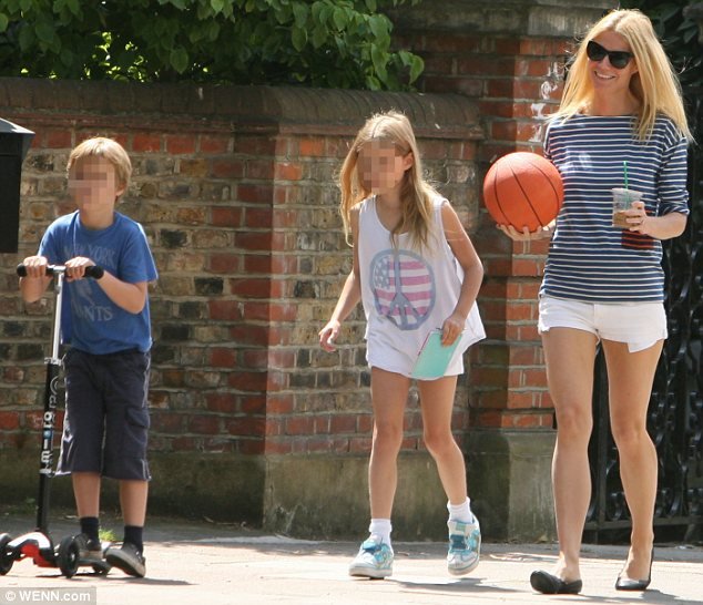 Η Γκουίνεθ Πάλτροου στον Ομπάμα: Είσαι τόσο όμορφος που χάνω τα λόγια μου [εικόνες] | iefimerida.gr 18