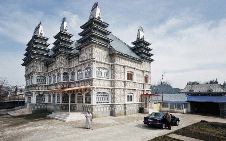 Οι εύποροι Ρομά της Ρουμανίας -Εκεί που οι γυναίκες κρατούν τα ηνία [εικόνες]  | iefimerida.gr 0