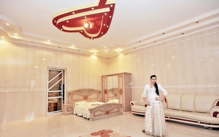 Οι εύποροι Ρομά της Ρουμανίας -Εκεί που οι γυναίκες κρατούν τα ηνία [εικόνες]  | iefimerida.gr 1