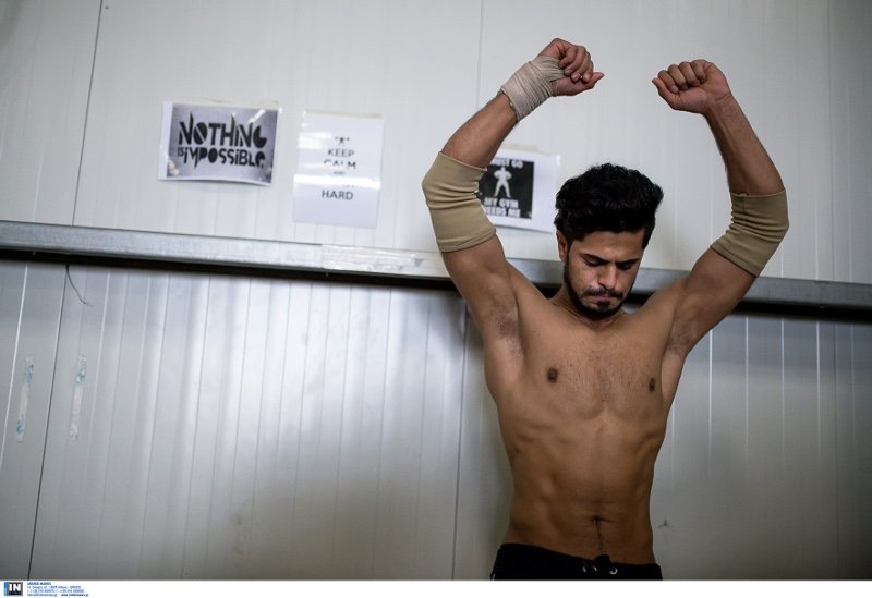 Πρόσφυγες έφτιαξαν γυμναστήριο σε κέντρο φιλοξενίας στη Σίνδο [εικόνες] | iefimerida.gr 3