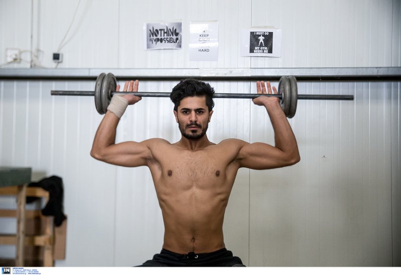 Πρόσφυγες έφτιαξαν γυμναστήριο σε κέντρο φιλοξενίας στη Σίνδο [εικόνες] | iefimerida.gr 1