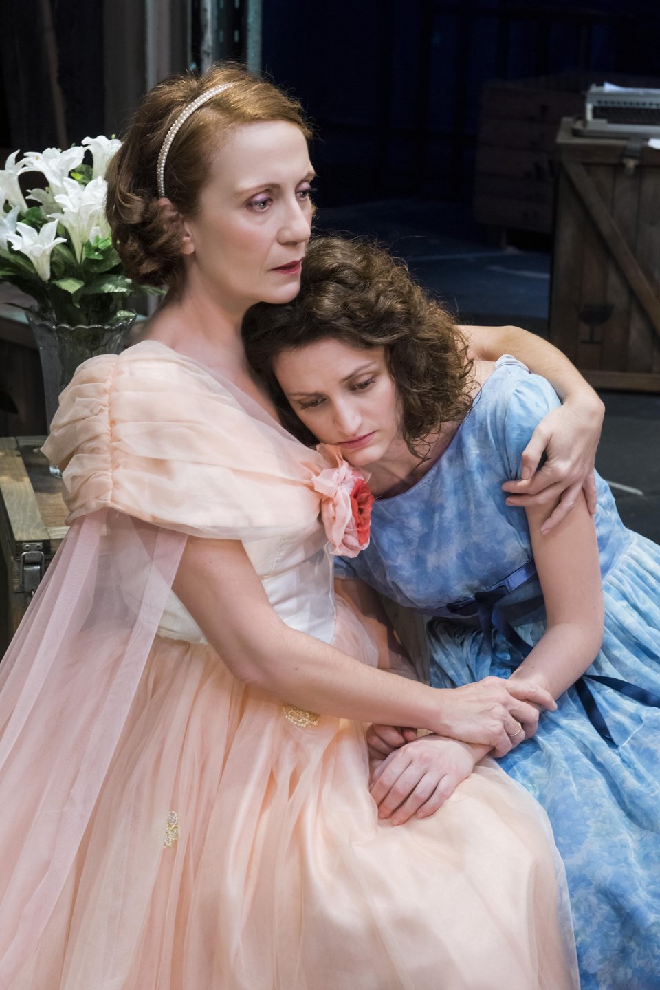 Καταλειφός και Μπαζάκα για λίγες παραστάσεις στον εξαιρετικό «Γυάλινο Κόσμο» τους [εικόνες] | iefimerida.gr 1