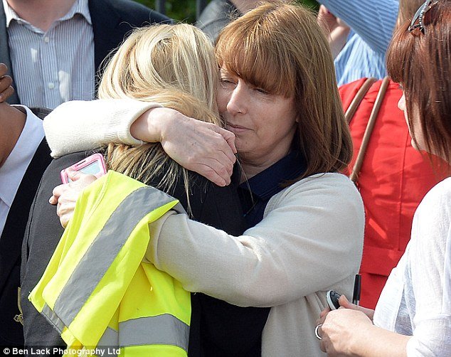 Εν ψυχρώ δολοφονία σε σχολείο στην Αγγλία -Μαθητής μαχαίρωσε μία καθηγήτρια μπροστά σε συμμαθητές του [εικόνες] | iefimerida.gr 2