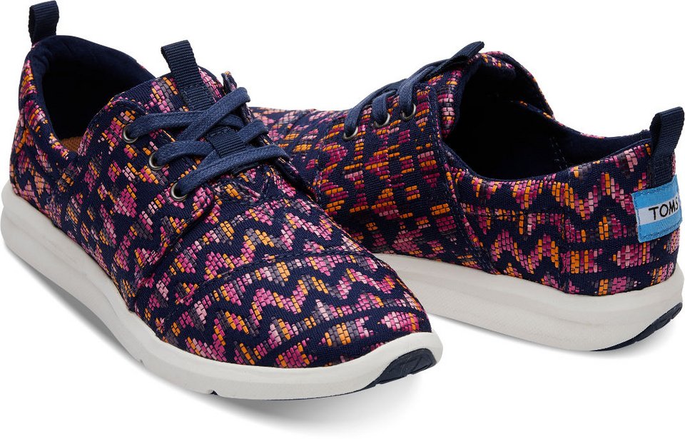 Γούνινα, μάλλινα, δερμάτινα -Τα TOMS «φόρεσαν» τα χειμωνιάτικά τους [εικόνες] | iefimerida.gr 11