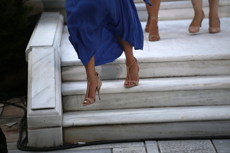 Η Κατερίνα Μάρκου στα κόκκινα, οι κυρίες με τα μαύρα και οι βουλευτίνες με τα έξαλλα ντυσίματα -Ολα όσα έγιναν χθες στους κήπους του Προεδρικού Μεγάρου [εικόνες] | iefimerida.gr 32