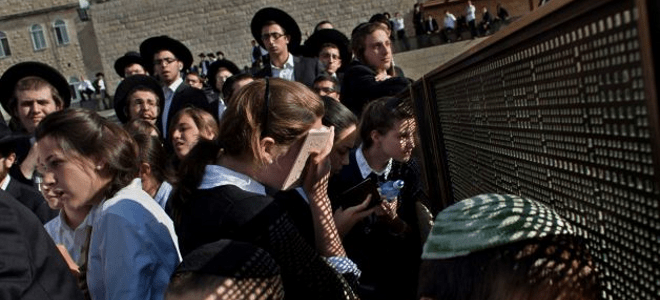 Ιστορική προσευχή γυναικών στο Τείχος των Δακρύων με επεισόδια και συλλήψεις [εικόνες] | iefimerida.gr 1