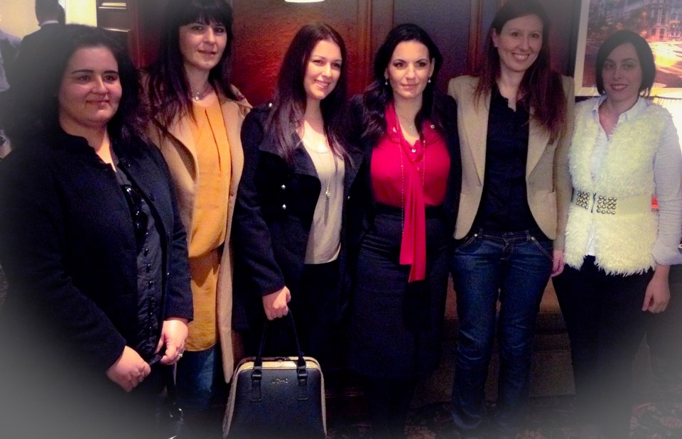 Η Ολγα Κεφαλογιάννη στις γειτονιές της Αθήνας [εικόνες] | iefimerida.gr 1