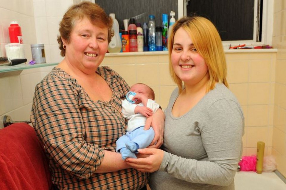 Η έκπληξη που την έκανε να «παγώσει» -Πήγε στο μπάνιο και γέννησε χωρίς να γνωρίζει ότι ήταν έγκυος [εικόνες] | iefimerida.gr 0