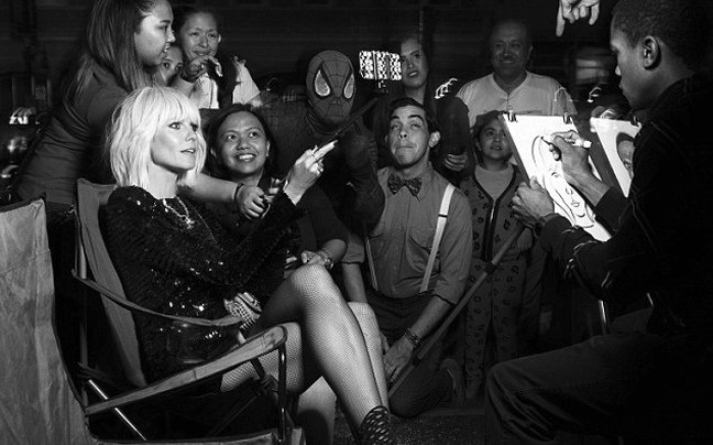 Χαίντι Κλούμ: O πρώην άγγελος αγρίεψε - Φοράει ζαρτιέρες και προκαλεί [εικόνες]  | iefimerida.gr 1