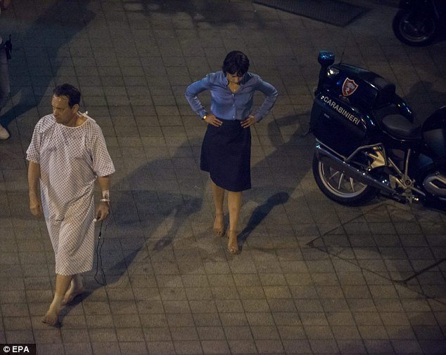 Ο Τομ Χανκς με νοσοκομειακή ρόμπα τρέχει στους δρόμους της Βουδαπέστης [εικόνες]  | iefimerida.gr 2