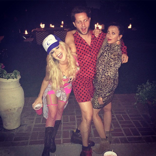 «Καυτό χάος»: Η Κέιτ Χάντσον με ροζ ζαρτιέρες ξεσαλώνει στο πάρτι των γενεθλίων της [εικόνες]  | iefimerida.gr 1