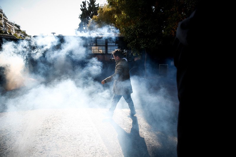 Ξύλο στη Βουλή, χημικά στο Μαξίμου -Το ΠΑΜΕ «έκαψε» το κέντρο της Αθήνας [εικόνες & βίντεο] | iefimerida.gr 1