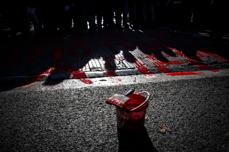 Ξύλο στη Βουλή, χημικά στο Μαξίμου -Το ΠΑΜΕ «έκαψε» το κέντρο της Αθήνας [εικόνες & βίντεο] | iefimerida.gr 5