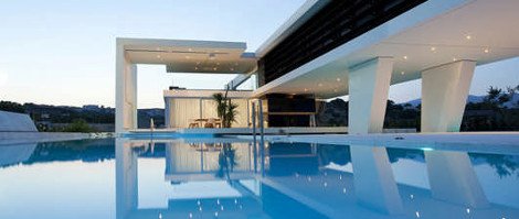 Η πισίνα των ονείρων βρίσκεται στην Αθήνα -Η βίλα που «αιωρείται» από πάνω της και μοιάζει με «ιπτάμενο δελφίνι» [εικόνες] | iefimerida.gr 0