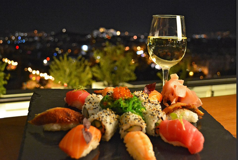 Galaxy Bar & Restaurant: Θέα για τους πιο απαιτητικούς! | iefimerida.gr 1