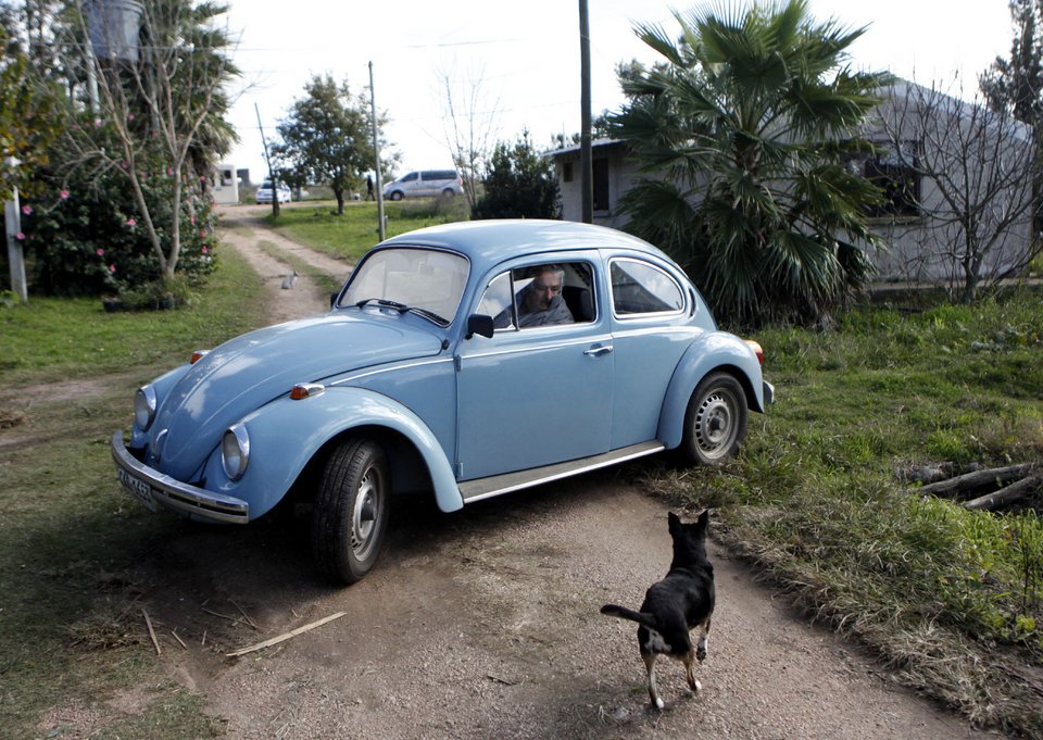Ο πιο φτωχός πρόεδρος χώρας στον κόσμο πουλάει τον σκαραβαίο του για ένα εκατ. ευρώ -Ο σεΐχης αγοραστής [εικόνες & βίντεο] | iefimerida.gr 2