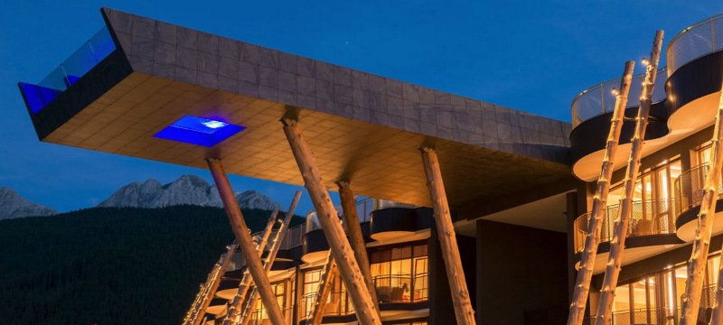 Κόβει την ανάσα: Πισίνα 12 μέτρα από το έδαφος με  γυάλινο πυθμένα [εικόνες & βίντεο] | iefimerida.gr 0