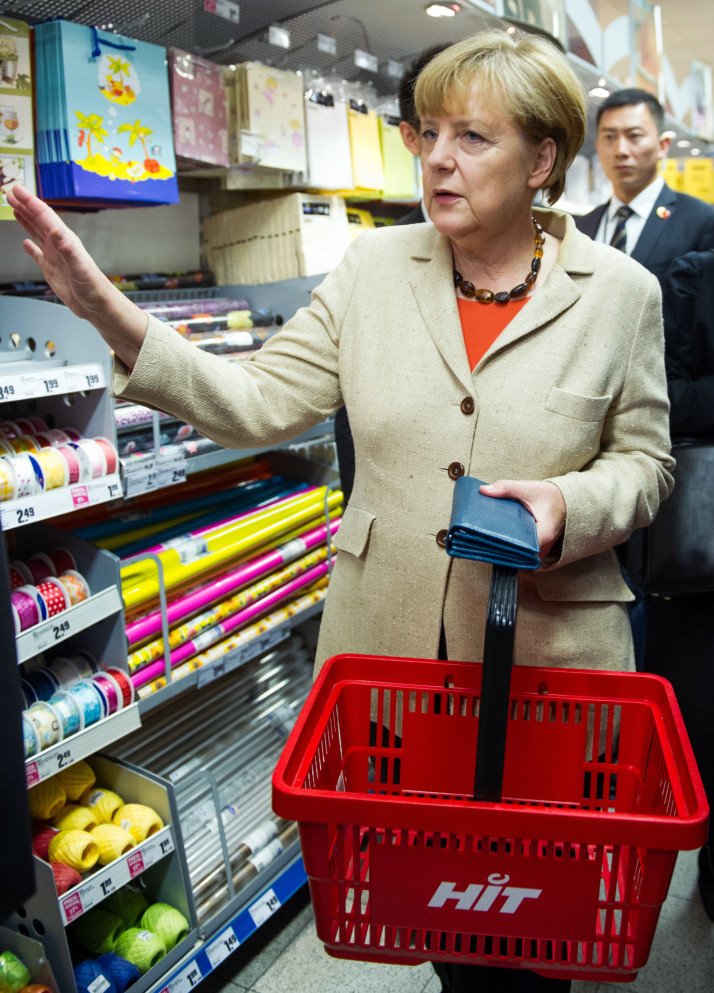 Η Ανγκελα Μέρκελ ψωνίζει μόνη της σε σούπερ μάρκετ [εικόνα] | iefimerida.gr 4