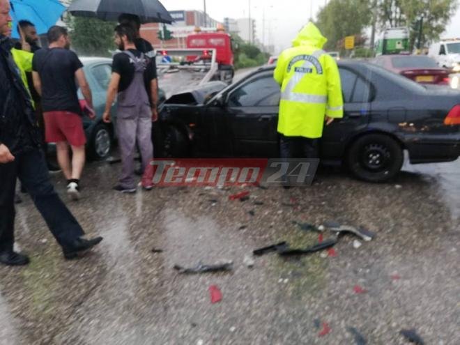 Πάτρα: Διπλή καραμπόλα με 6 οχήματα λόγω κακοκαιρίας [εικόνες & βίντεο] | iefimerida.gr 2